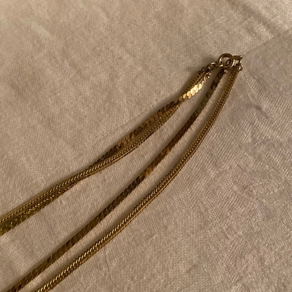 Beautiful Goldtone Two Strand Ladies Necklace - Picture 8 of 8